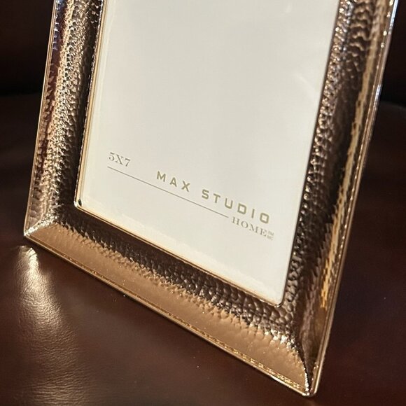 NWT Max Studio Home Hammered Gold Tone Photo Frame, size 5x7 - Picture 4 of 8